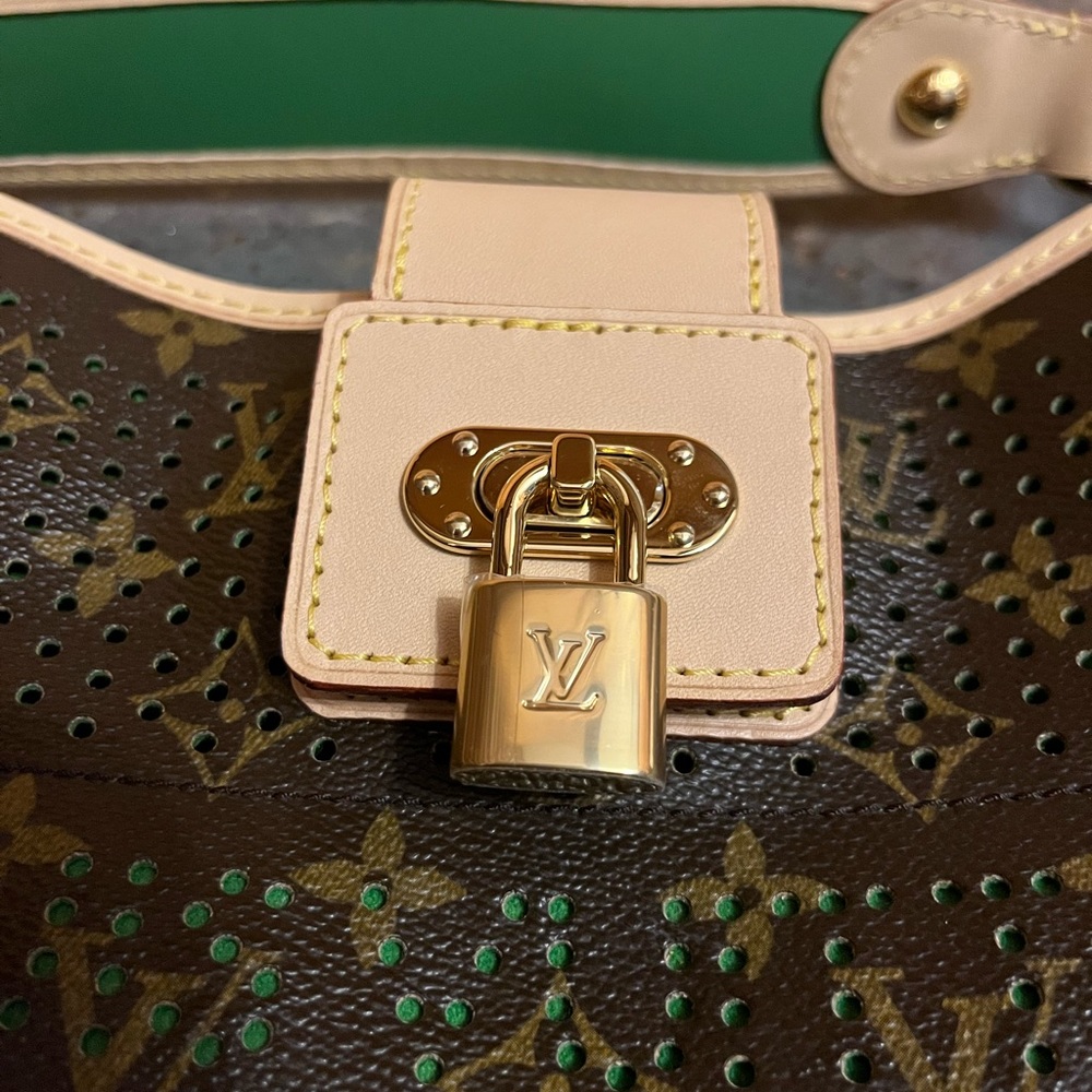 Louis Vuitton Musette Perforated. 💚Limited Edition Green Perforated Musette💚 - Picture 2 of 16